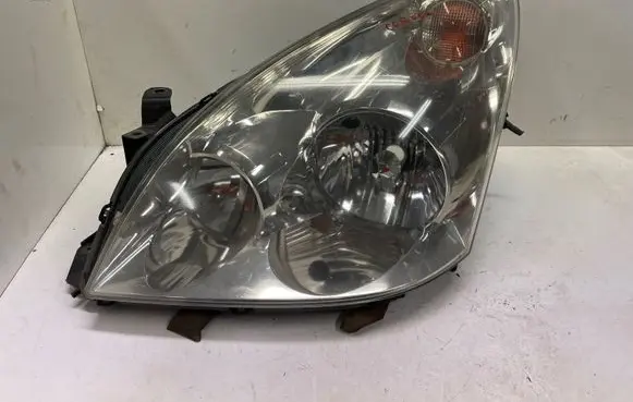 Toyota Corolla Verso AR10 Headlight/headlamp