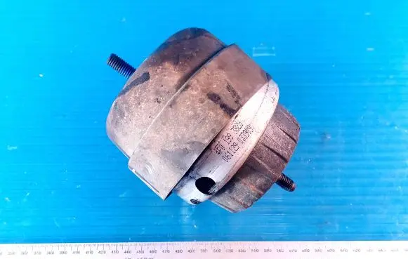 Audi A6 S6 C6 4F Engine mount bracket 4F0199382H 4F0199382
