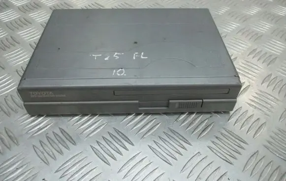 Toyota Avensis T250 Radio/GPS head unit trim 08662-00880