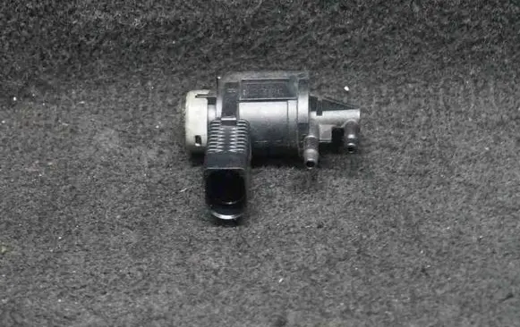 Audi A4 S4 B8 8K Turbo solenoid valve 1K0906283A
