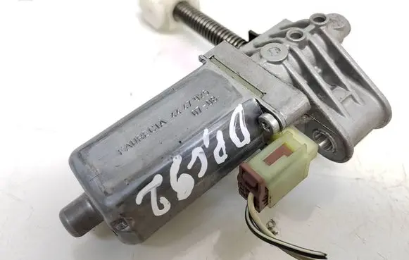 BMW 5 E60 E61 Seat adjustment motor 0390203320 4447925