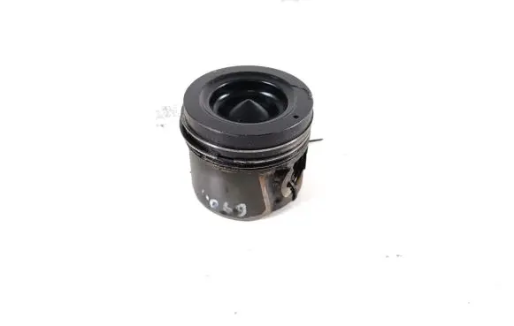 Piston with connecting rod