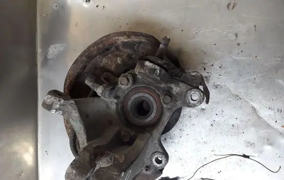 Ford Taurus Front wheel bearing hub 