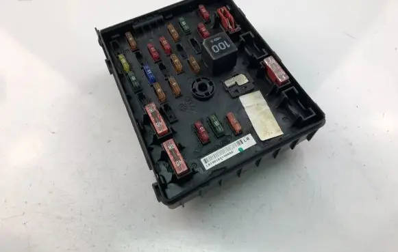 Volkswagen PASSAT B6 Fuse box set 1K0937125C