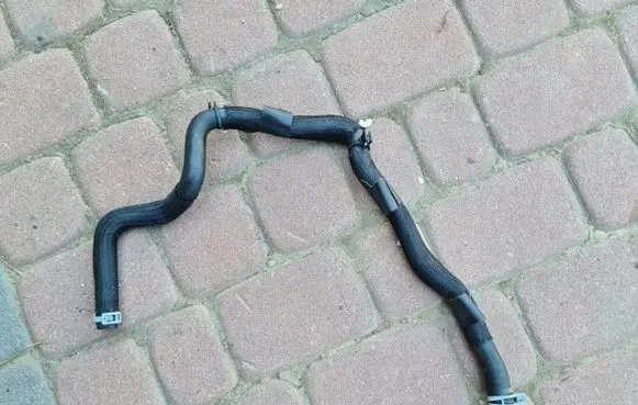 Renault Captur II Engine coolant pipe/hose 217414828R