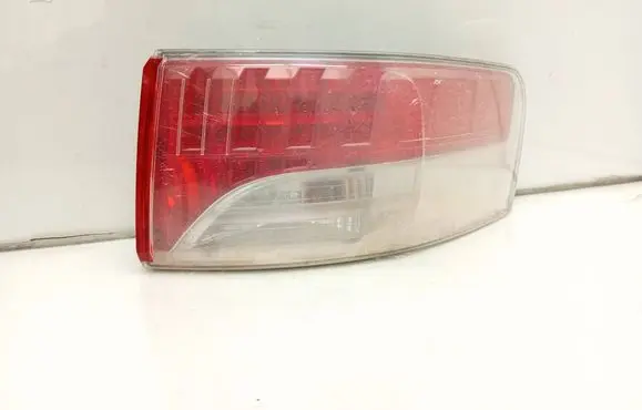 Toyota Avensis T270 Rear/tail lights 08051