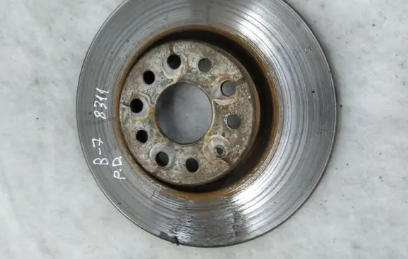 Volkswagen PASSAT B7 Front brake disc