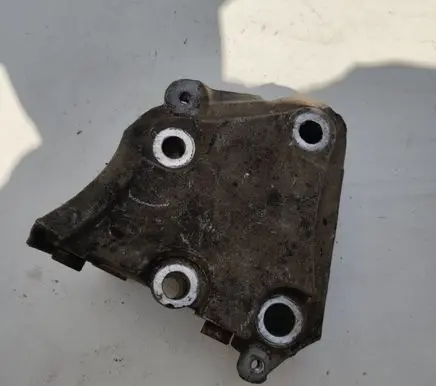 Peugeot 607 Engine mounting bracket 9648325480