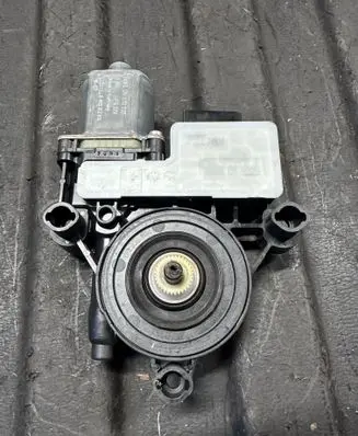 Volkswagen Touran III Rear door window regulator motor 5Q0959811A E850202031 0130822725