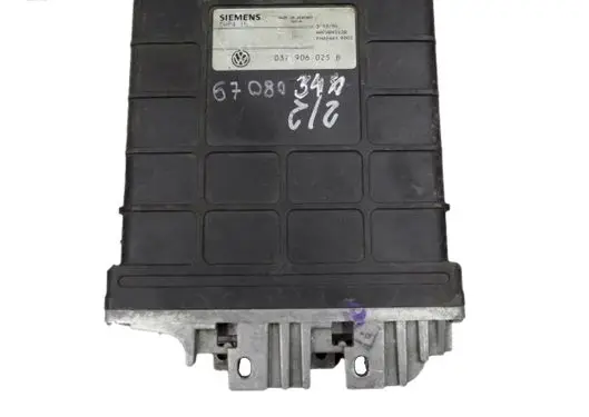 Volkswagen Golf III Engine control unit/module 037906025B