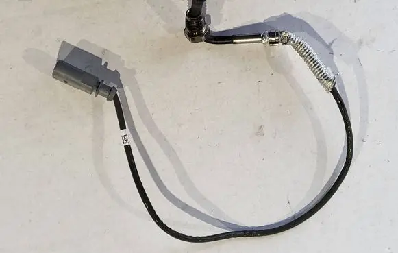 Volkswagen PASSAT B8 Exhaust gas temperature sensor 05L906088CA
