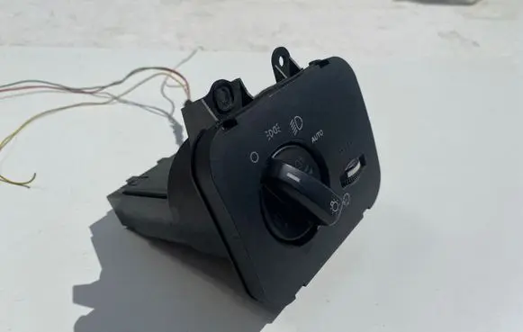 Land Rover Discovery Sport Light switch YUD501480