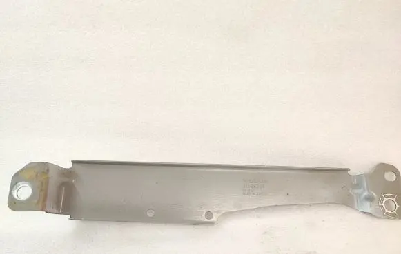 Volvo S60 Fender mounting bracket 31468234