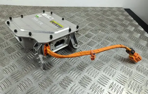 Voltage converter inverter