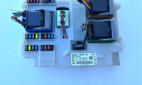 Volvo S60 Fuse module 31327996AA 31327996 BG9T14C256GA