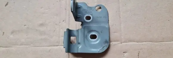 Audi Q7 4M Fender mounting bracket 4M0821167A LZ7S LEWY