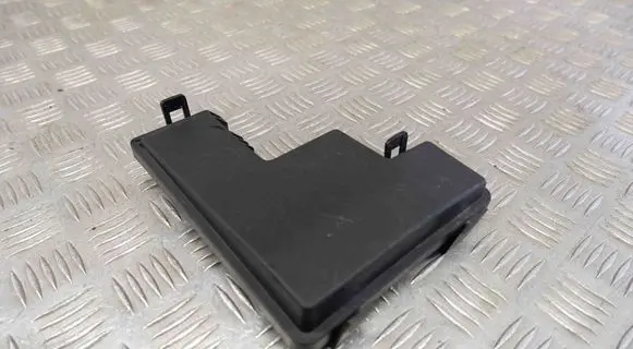 Nissan Qashqai Fuse box cover 