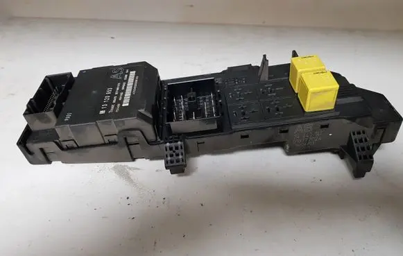 Opel Signum Fuse module 13120953 24443147