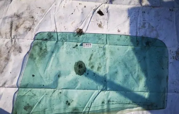 Peugeot 307 Rear door window glass AS2