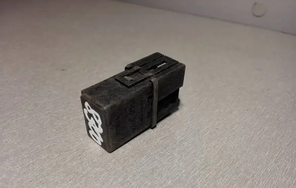 Mitsubishi Pajero Other relay MB953382