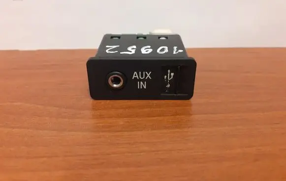 BMW X5 E70 AUX in-socket connector 9129652 10952