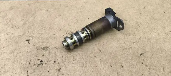 BMW 3 E90 E91 Camshaft vanos timing valve 7584115
