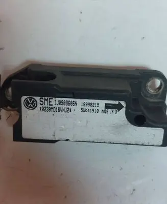 Volkswagen PASSAT B5 Airbag deployment crash/impact sensor 1J0909606N 5WK41910 16990215