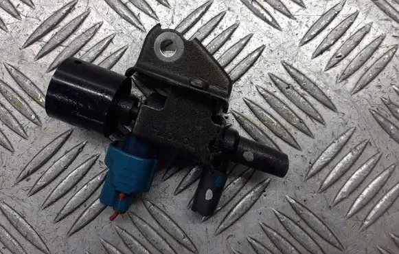 Toyota Avensis T270 Valve vacuum 90910-12281