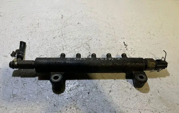 Nissan X-Trail T30 Fuel main line pipe