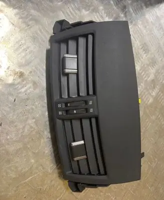 Toyota RAV 4 (XA30) Dash center air vent grill 5567042050 5567042060