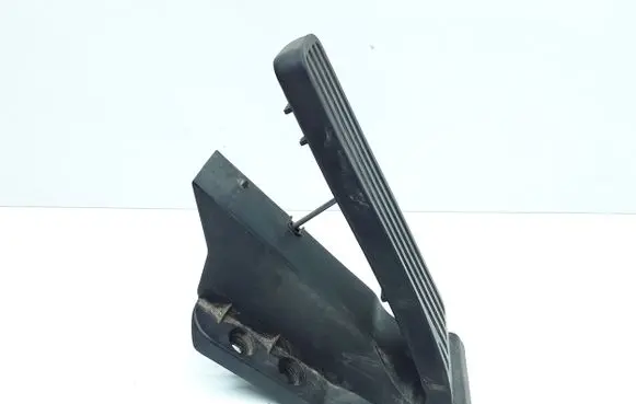 Mercedes-Benz C W204 Accelerator throttle pedal A2043000082 A2043000004