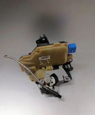 Audi A8 S8 D3 4E Rear door lock 4E0839016B 56304