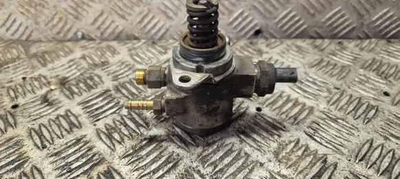 Volkswagen PASSAT B6 Fuel injection high pressure pump 03C127026C