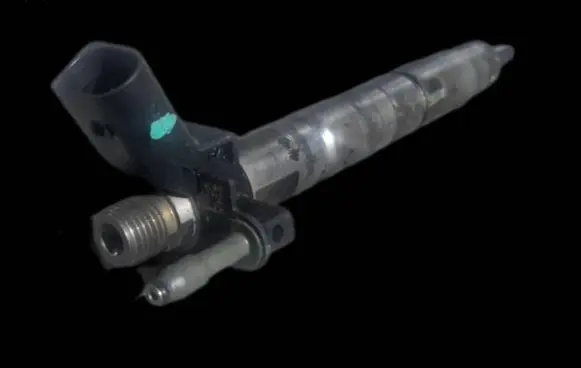 BMW 5 E60 E61 Fuel injector 7797877