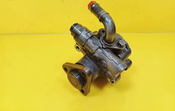 Audi A4 S4 B5 8D Power steering pump 