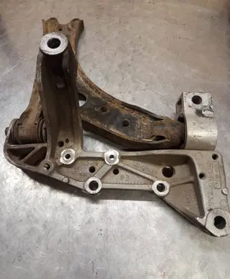 Volkswagen Golf V Front lower control arm/wishbone 1K0199296E