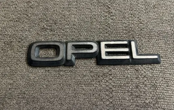 Opel Kadett D Manufacturers badge/model letters 90243599