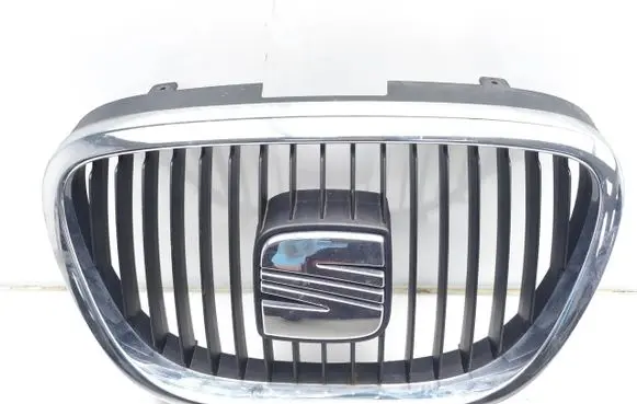 Seat Leon (1P) Front bumper upper radiator grill 5P0853654