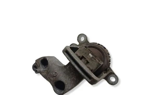 Nissan X-Trail T32 Engine mount bracket 