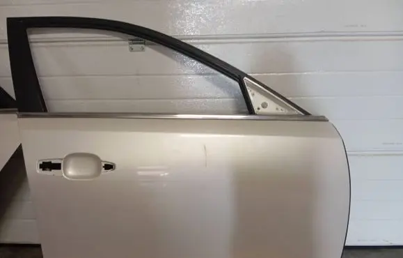 Cadillac CTS Front door