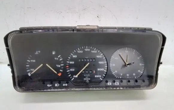 Volkswagen PASSAT B3 Speedometer (instrument cluster) 81117621