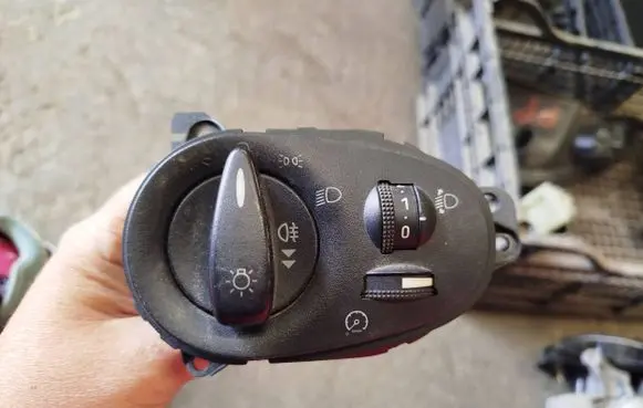 Ford Focus Light switch 98AG13A024AF 981127B 98AG13A024