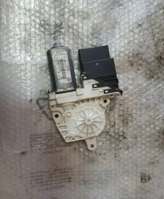 Volkswagen Golf V Rear door window regulator motor 1K4839402C 994901101 1K0959704C