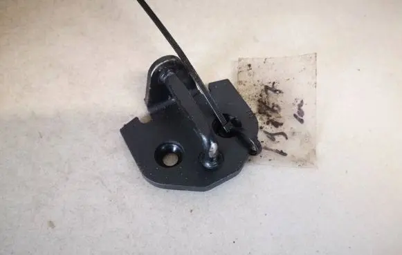Volvo V50 Front door lock loop/hook striker 30699650