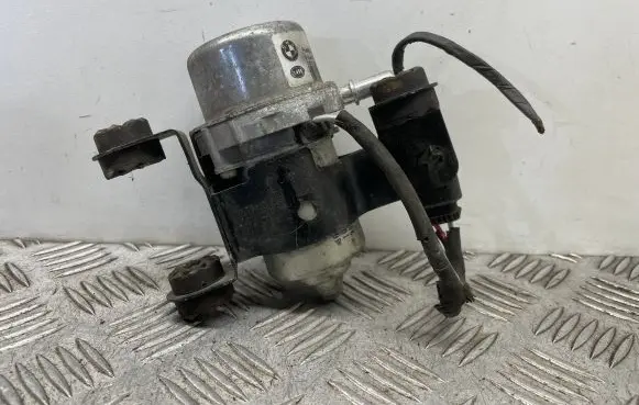 BMW M3 Vacuum pump 2283333