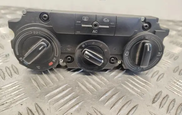 Skoda Octavia Mk2 (1Z) Climate control unit 74358100
