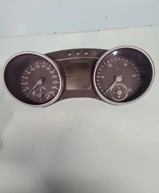 Mercedes-Benz ML W164 Speedometer (instrument cluster) A1645404147