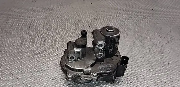 Volkswagen PASSAT B6 Intake manifold valve actuator/motor 