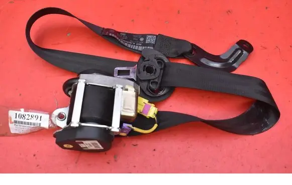 Volkswagen Golf IV Front seatbelt 5M1857706