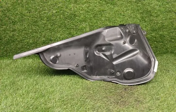 Volkswagen Touareg II Heat shield in engine bay 7P6819511B 7P6819511